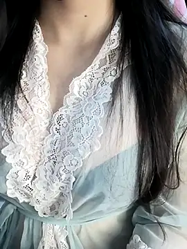 Snapshot of _Linez_ chatting on October 31, 6:31 pm Linez online show from October 31, 6:31 pm