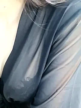 Snapshot of _Linez_ chatting on November 7, 6:30 pm Linez online show from November 7, 6:30 pm