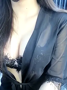 Snapshot of _Linez_ chatting on December 14, 6:01 pm Linez online show from December 14, 6:01 pm