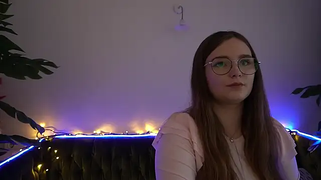 MagicPeachh  online show from December 16, 9:03 am