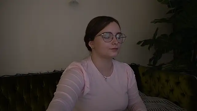 MagicPeachh  online show from December 16, 3:11 pm