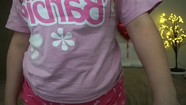 MagicPeachh  online show from February 28, 7:14 pm