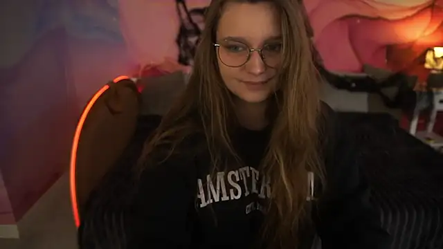 MagicPeachh  online show from October 21, 5:52 am