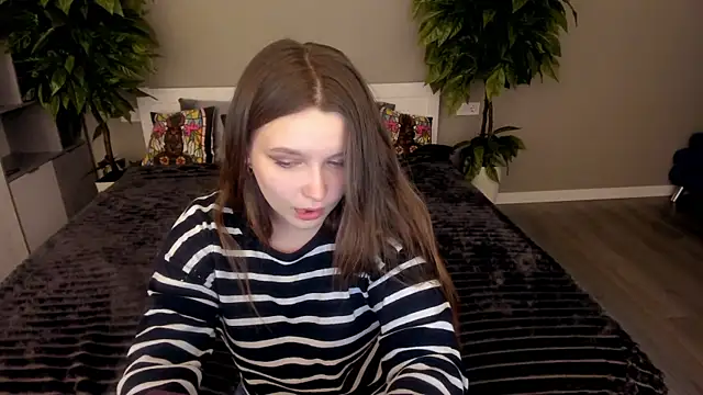 MagicPeachh  online show from November 26, 7:20 am