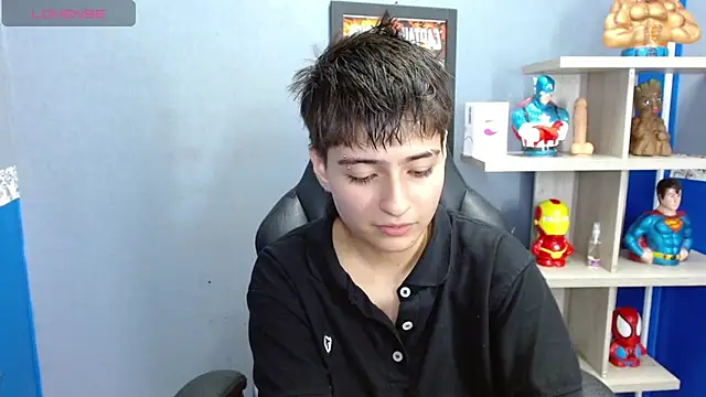 Snapshot of Bryce_Evans chatting on December 24, 4:51 pm Bryce Evans online show from December 24, 4:51 pm