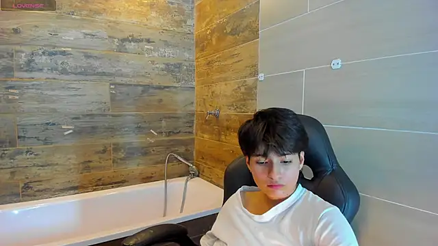 Snapshot of Bryce_Evans chatting on March 16, 12:01 am Bryce Evans online show from March 16, 12:01 am