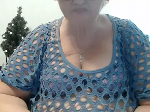 DeniseeRose online show from December 1, 10:10 pm