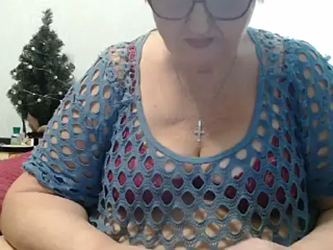 DeniseeRose online show from December 9, 8:01 pm