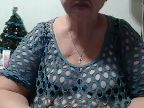 DeniseeRose online show from December 29, 9:20 pm