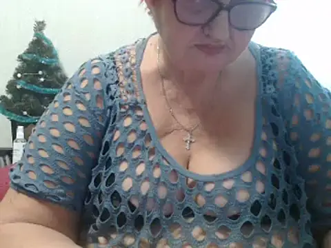 DeniseeRose online show from January 4, 10:55 pm