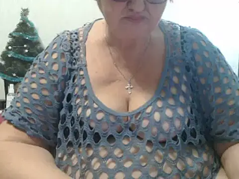 DeniseeRose online show from January 5, 7:28 pm