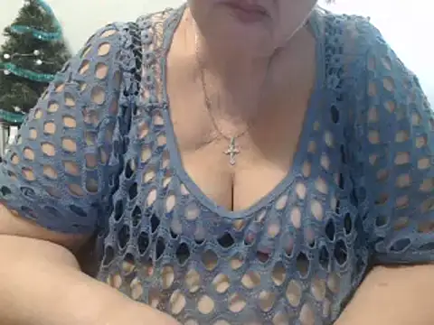 DeniseeRose online show from January 6, 11:20 pm