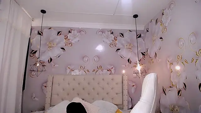 Snapshot of jasmin_brunette_ chatting on January 13, 5:44 pm jasmin brunette online show from January 13, 5:44 pm