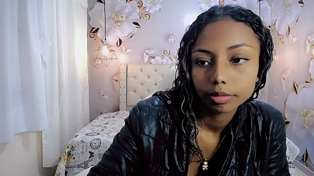 Snapshot of jasmin_brunette_ chatting on February 1, 11:43 am jasmin brunette online show from February 1, 11:43 am