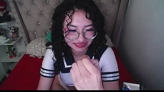 Snapshot of CherieCurl chatting on November 28, 2:47 am CherieCurl online show from November 28, 2:47 am