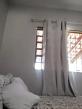 Snapshot of BrendaBittencourt chatting on February 24, 7:19 pm BrendaBittencourt online show from February 24, 7:19 pm