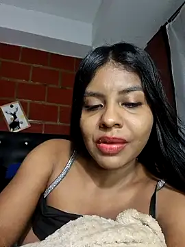 Snapshot of michelleoliver chatting on December 8, 8:20 am michelleoliver online show from December 8, 8:20 am