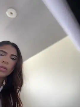 HaileyBaldwin online show from December 11, 4:42 pm