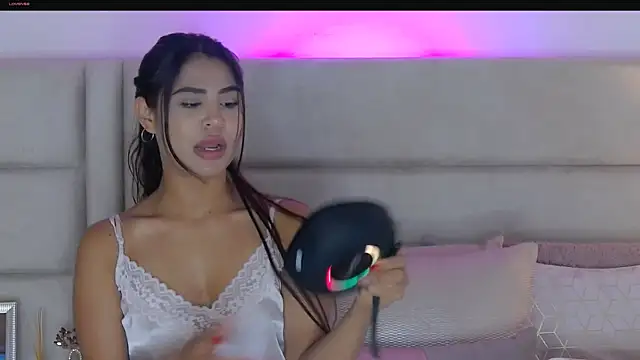 HaileyBaldwin online show from January 18, 2:14 am