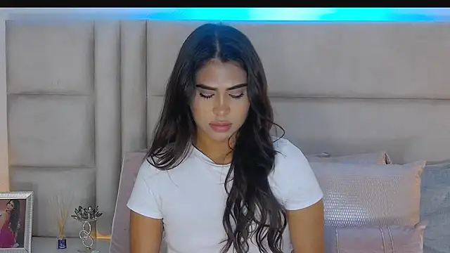 HaileyBaldwin online show from January 25, 4:56 am