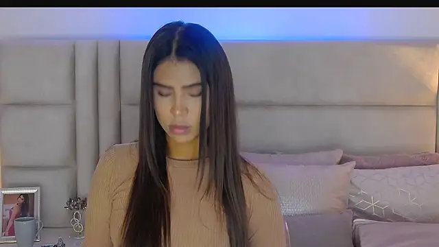 HaileyBaldwin online show from February 2, 8:19 pm