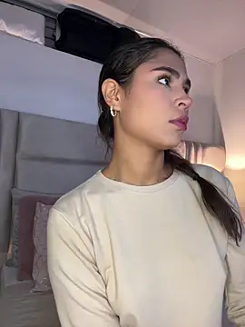 HaileyBaldwin online show from February 18, 3:31 am