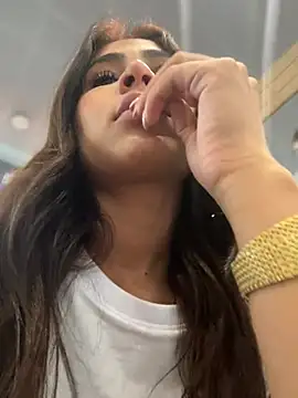 HaileyBaldwin online show from March 4, 8:16 pm