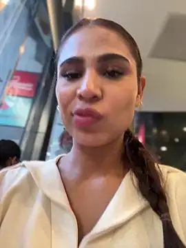 HaileyBaldwin online show from March 6, 10:41 am