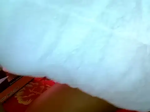 Snapshot of Hot-zeenah chatting on December 4, 6:00 am Hot-zeenah online show from December 4, 6:00 am