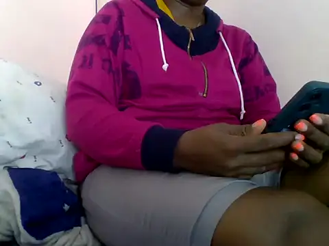 Snapshot of Hot-zeenah chatting on September 16, 5:25 pm Hot-zeenah online show from September 16, 5:25 pm