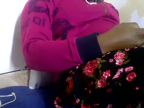 Snapshot of Hot-zeenah chatting on October 5, 6:56 am Hot-zeenah online show from October 5, 6:56 am