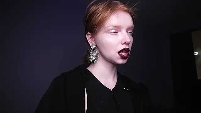 ginger hugs online show from December 28, 10:13 pm
