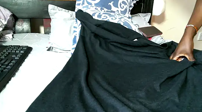 Snapshot of curvy_natallie chatting on March 18, 12:36 pm curvy natallie online show from March 18, 12:36 pm