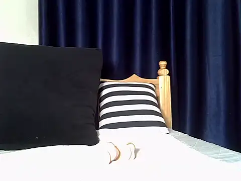 Snapshot of curvy_natallie chatting on September 30, 11:04 am curvy natallie online show from September 30, 11:04 am