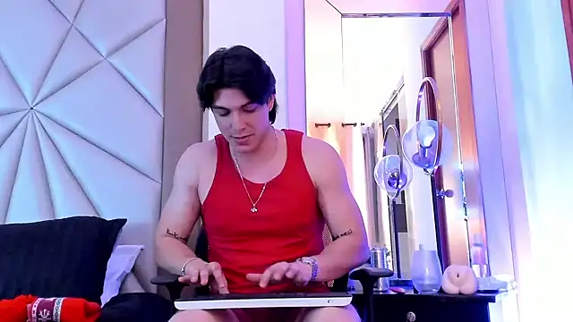 Karimferrer online show from December 24, 8:00 am