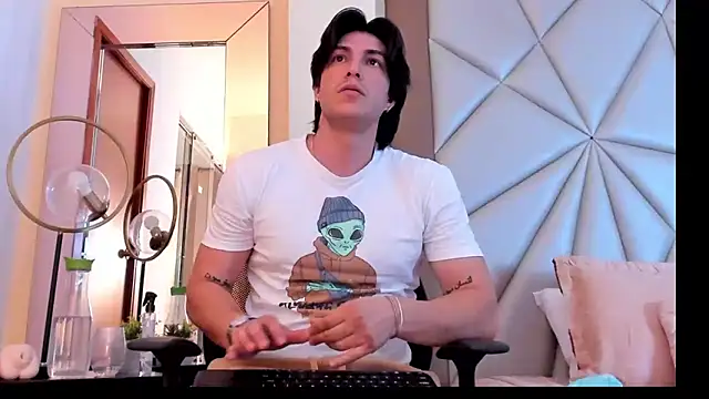 Karimferrer online show from January 23, 8:25 am