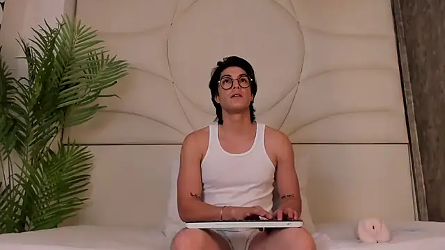 Karimferrer online show from October 6, 8:06 pm