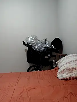 LisbethMoore  online show from April 12, 3:50 pm