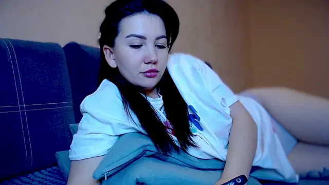 Snapshot of AlexaCruze chatting on January 22, 9:54 pm AlexaCruze online show from January 22, 9:54 pm