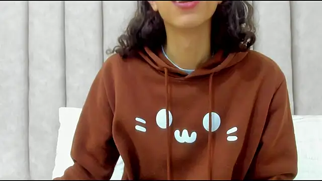 FreyaMoller online show from December 3, 1:53 pm