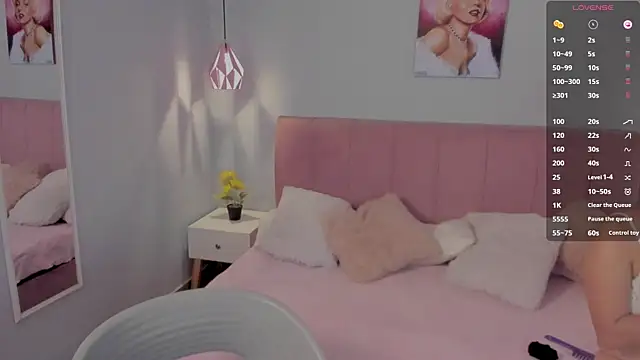 Snapshot of sophie_alice_ chatting on March 8, 12:30 pm sophie alice online show from March 8, 12:30 pm