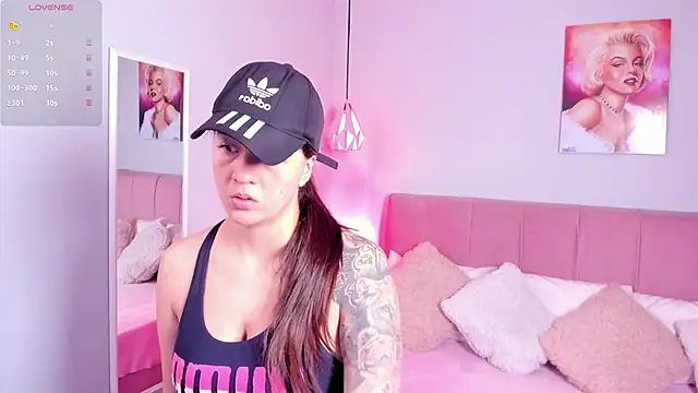 Snapshot of sophie_alice_ chatting on October 7, 12:46 pm sophie alice online show from October 7, 12:46 pm