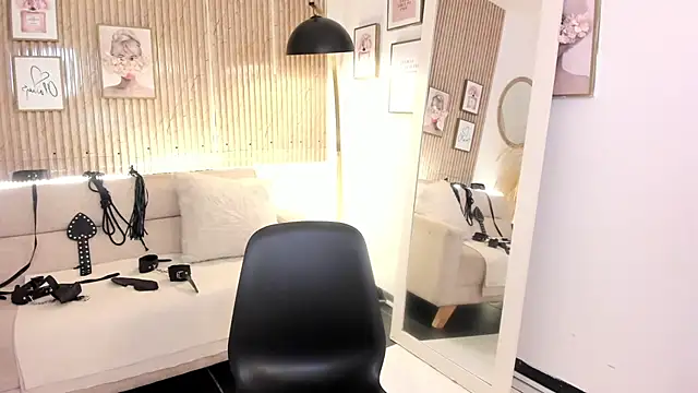 RACHEL EV online show from September 18, 4:36 am