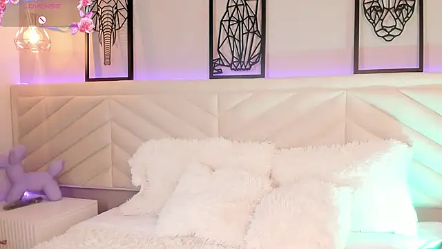 Snapshot of Sally__Walker chatting on January 16, 3:23 am Sally Walker online show from January 16, 3:23 am