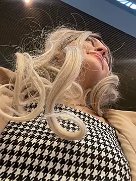 Snapshot of Times__Square chatting on January 15, 9:13 am Times Square online show from January 15, 9:13 am