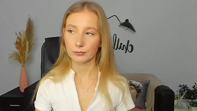 LolaWilsons online show from January 14, 9:45 am