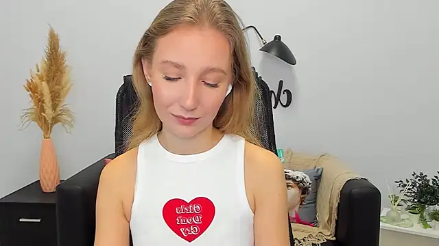 LolaWilsons online show from February 3, 9:30 am