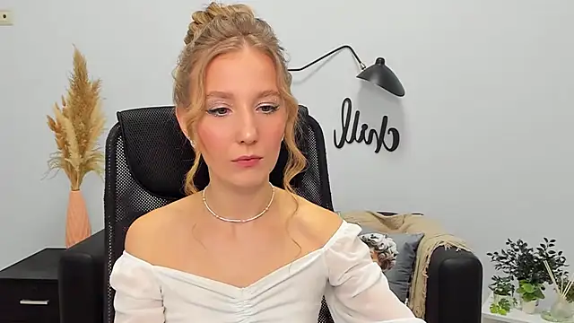 LolaWilsons online show from February 8, 3:00 pm