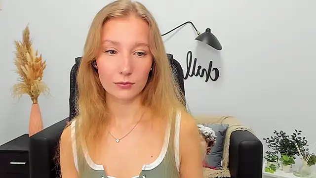 LolaWilsons online show from February 18, 9:32 am