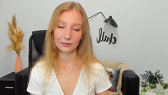 LolaWilsons online show from February 19, 9:17 am